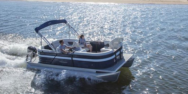 couple enjoying their pontoon boat rental