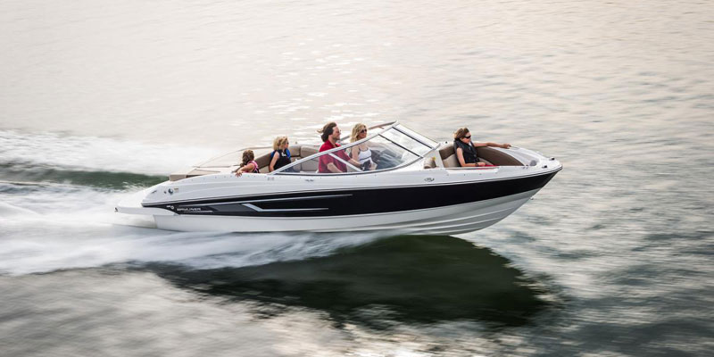 Four Winns Boat Rental near Vernon on Kalamalka Lake